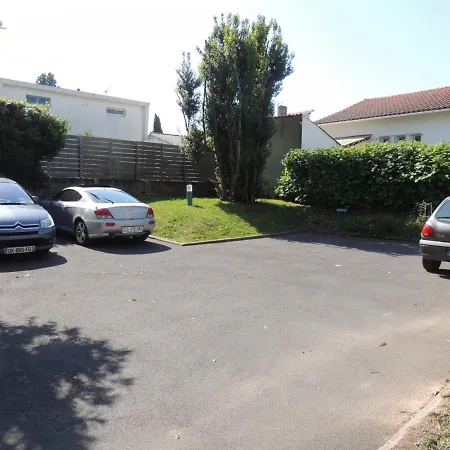 Royan: T2 Proche Avec Parking Prive - Fr-1-71-63 רויאן