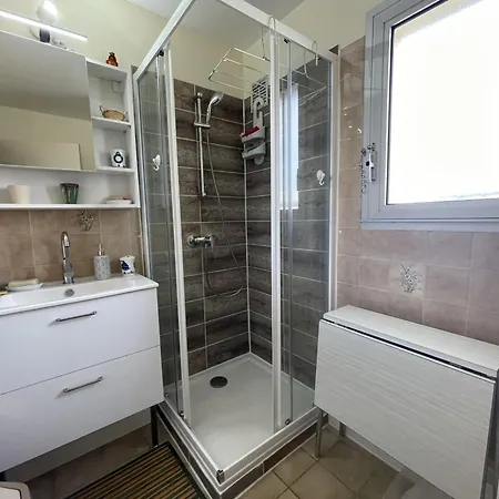 Appartamento Royan: T2 Proche Avec Parking Privé - Fr-1-71-63