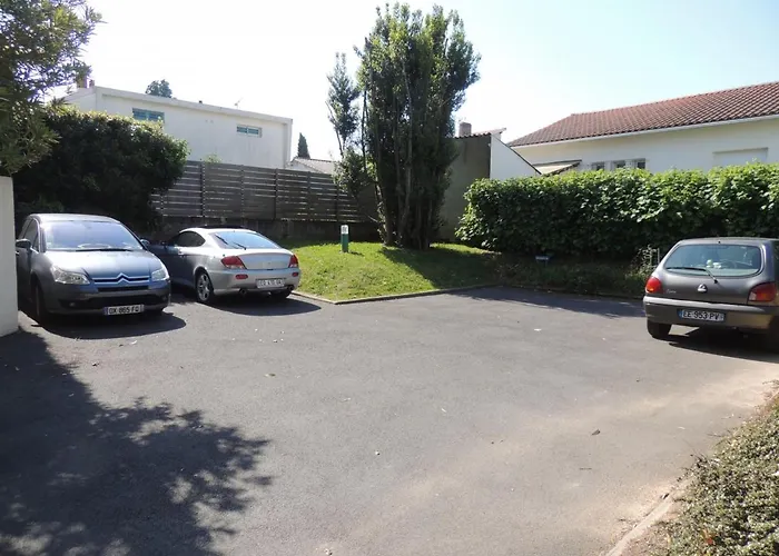 Royan: T2 Proche Avec Parking Prive - Fr-1-71-63 רויאן